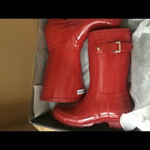 Short red gloss Hunter rain boots